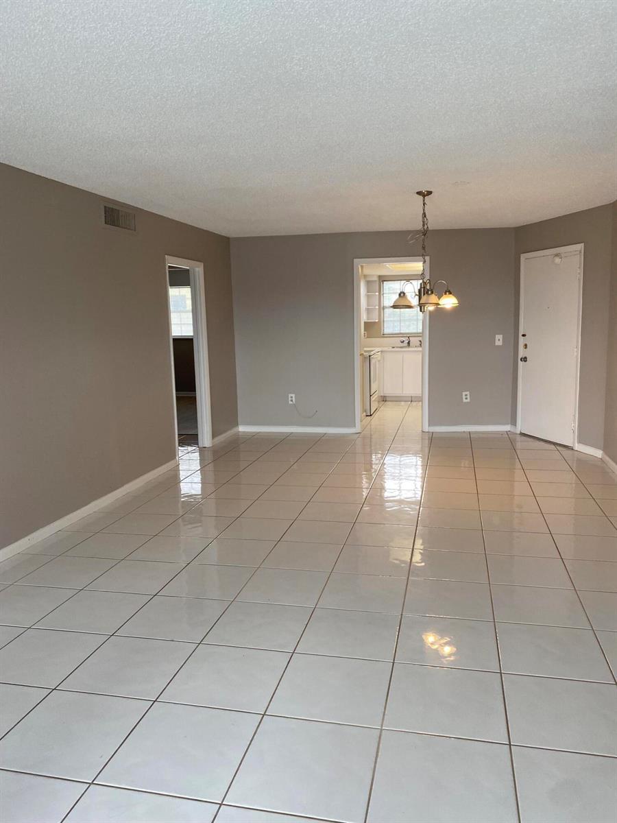 410 Wilma Circle, Riviera Beach FL 33404 photo 2