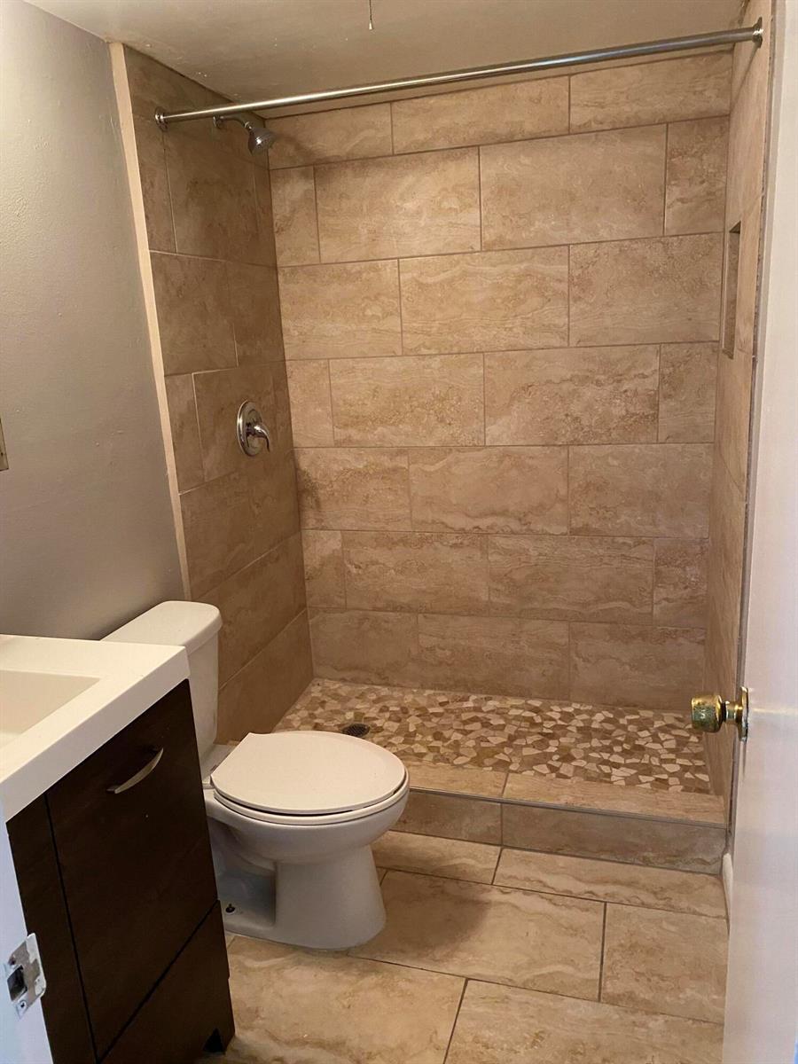 410 Wilma Circle, Riviera Beach FL 33404 photo 3