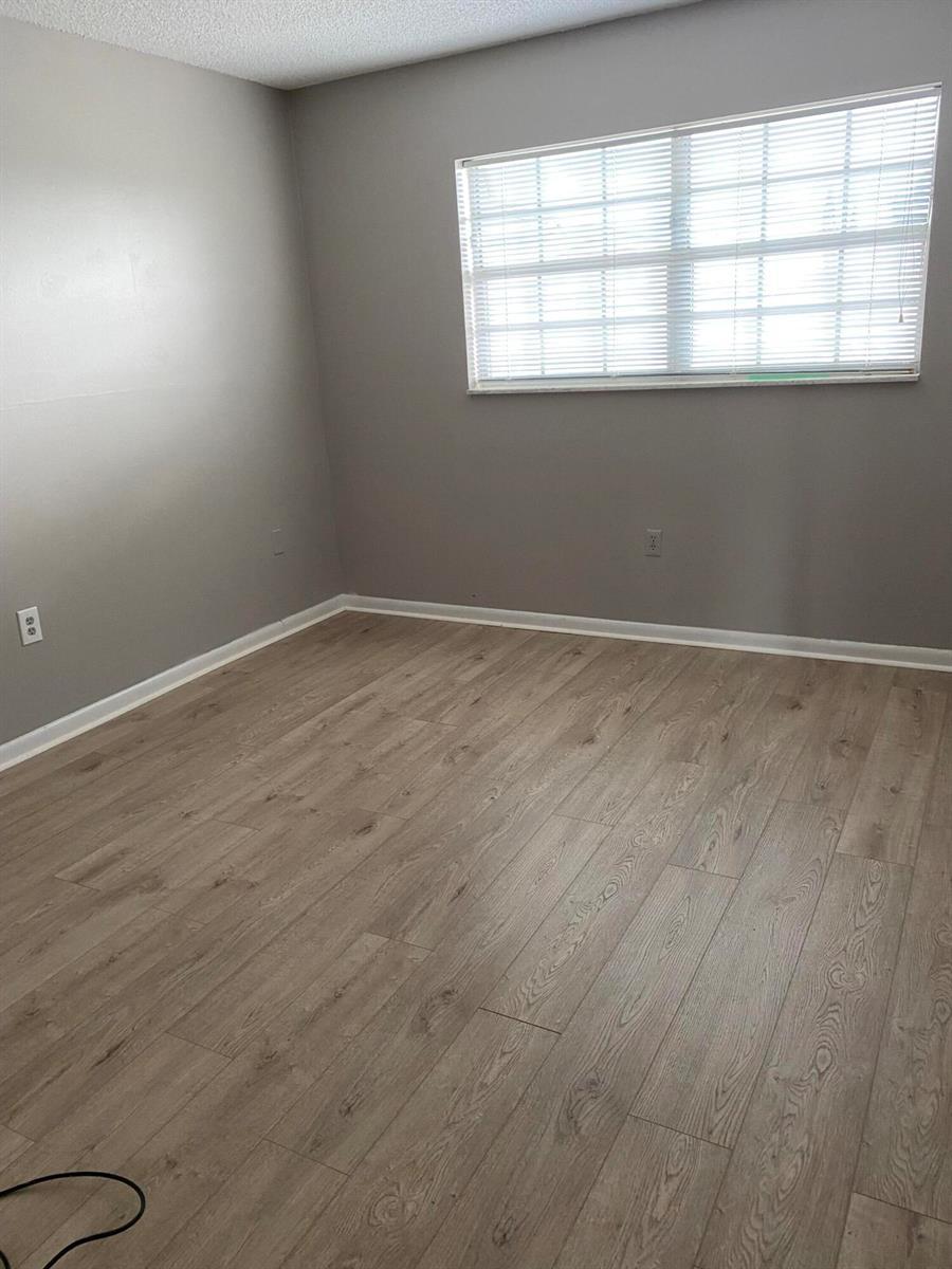 410 Wilma Circle, Riviera Beach FL 33404 photo 4