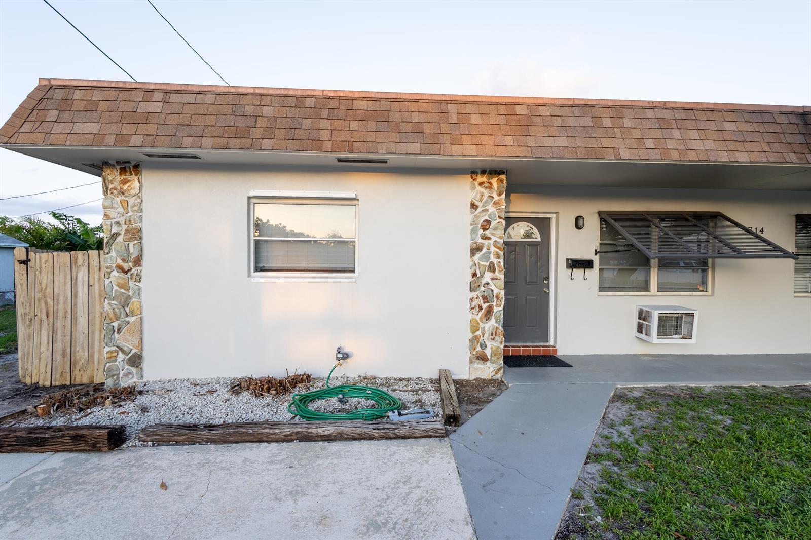 714 S Arnold Avenue Side, Lantana FL 33462