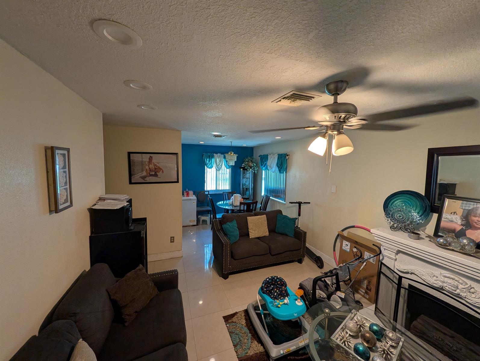 2761 NW 11th Place, Fort Lauderdale FL 33311 photo 2