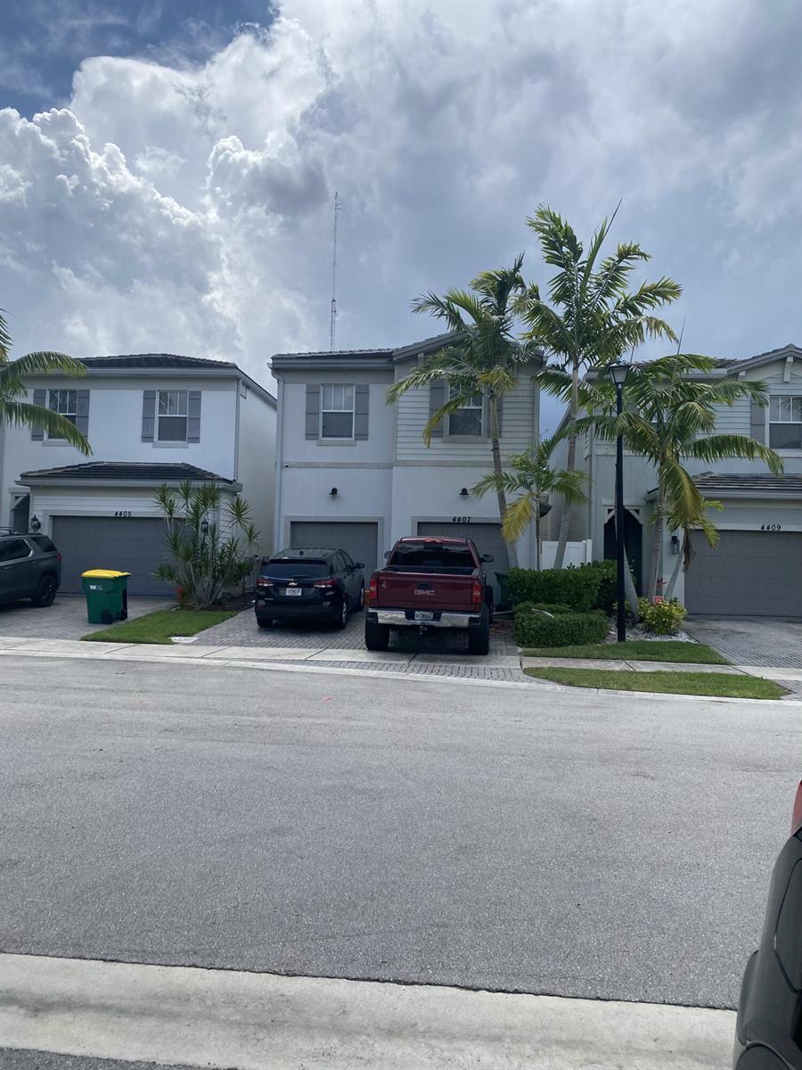 4407 NW 48th Terrace, Tamarac FL 33319 photo 4