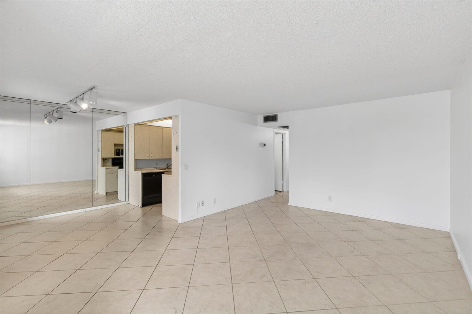 2027 Exeter B, Boca Raton FL 33434 photo 2