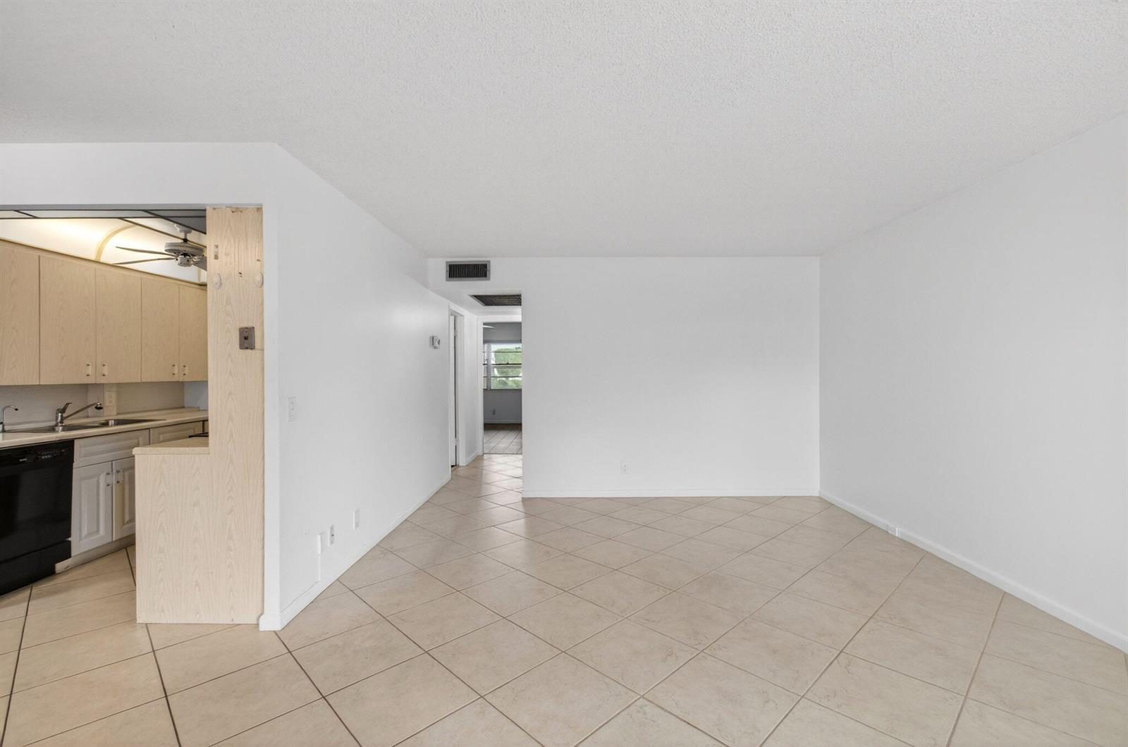2027 Exeter B, Boca Raton FL 33434 photo 4