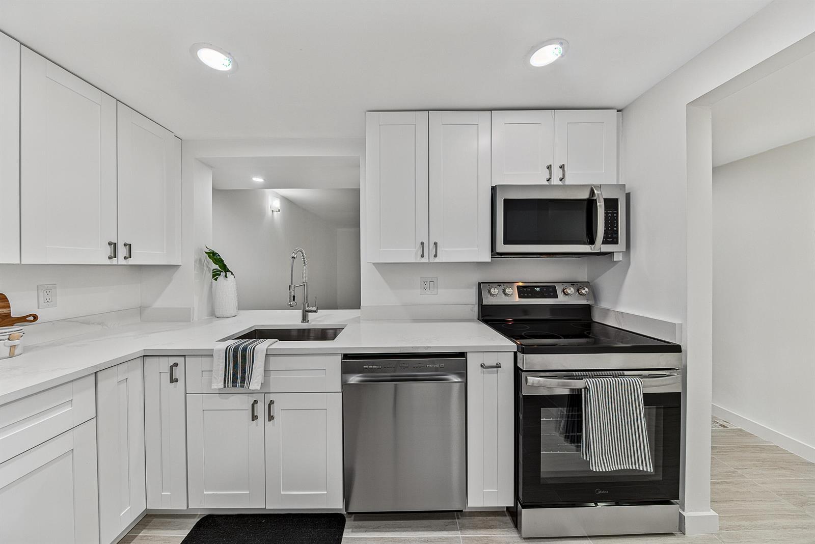 5220 Las Verdes Circle # 317, Delray Beach FL 33484 photo 2