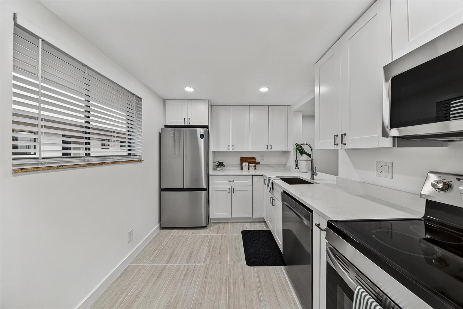 5220 Las Verdes Circle # 317, Delray Beach FL 33484 photo 3
