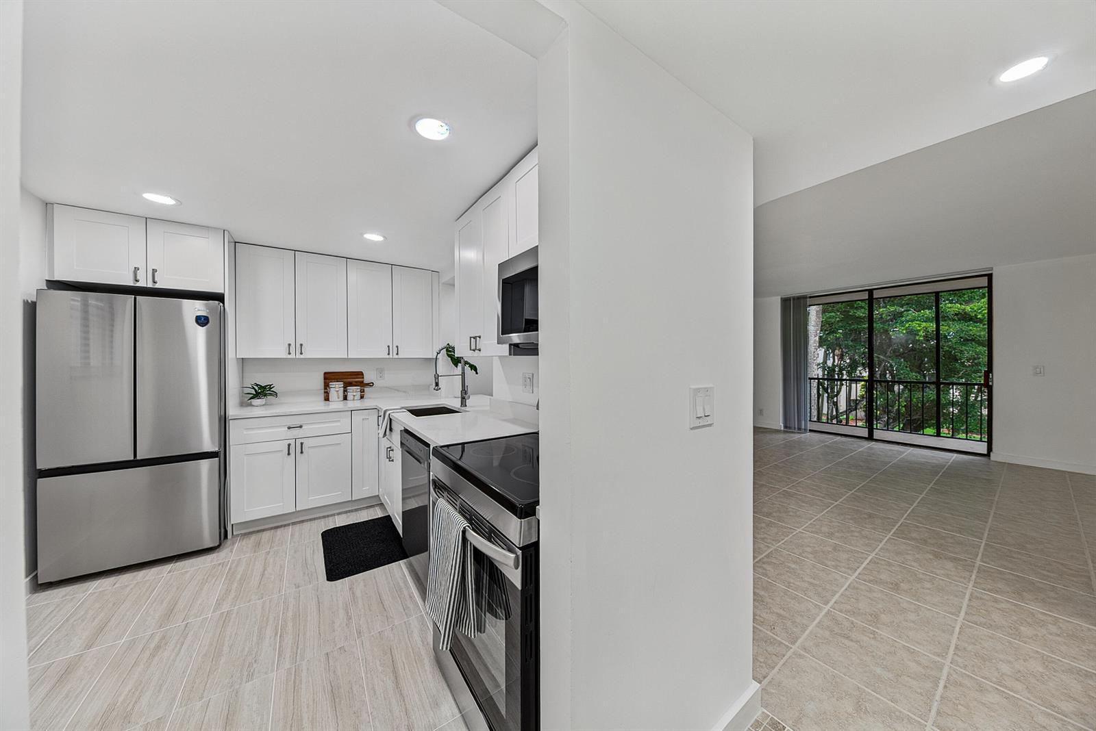 5220 Las Verdes Circle # 317, Delray Beach FL 33484 photo 4