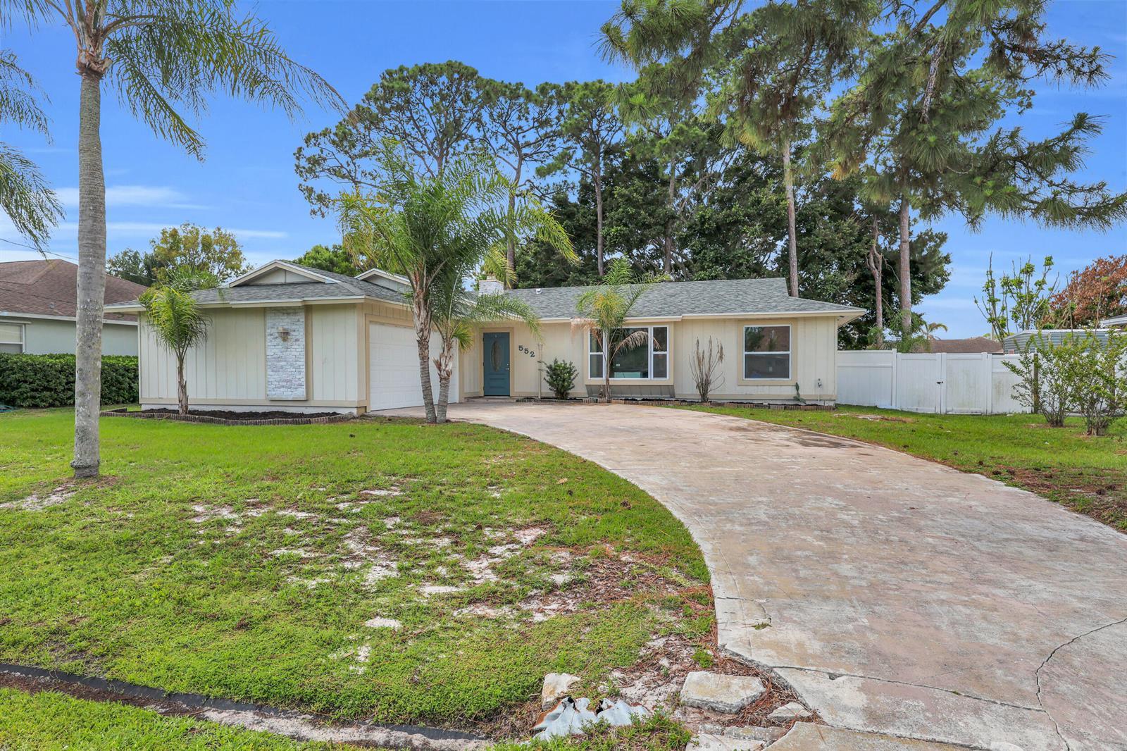 552 SW Eyerly Avenue, Port St. Lucie FL 34983