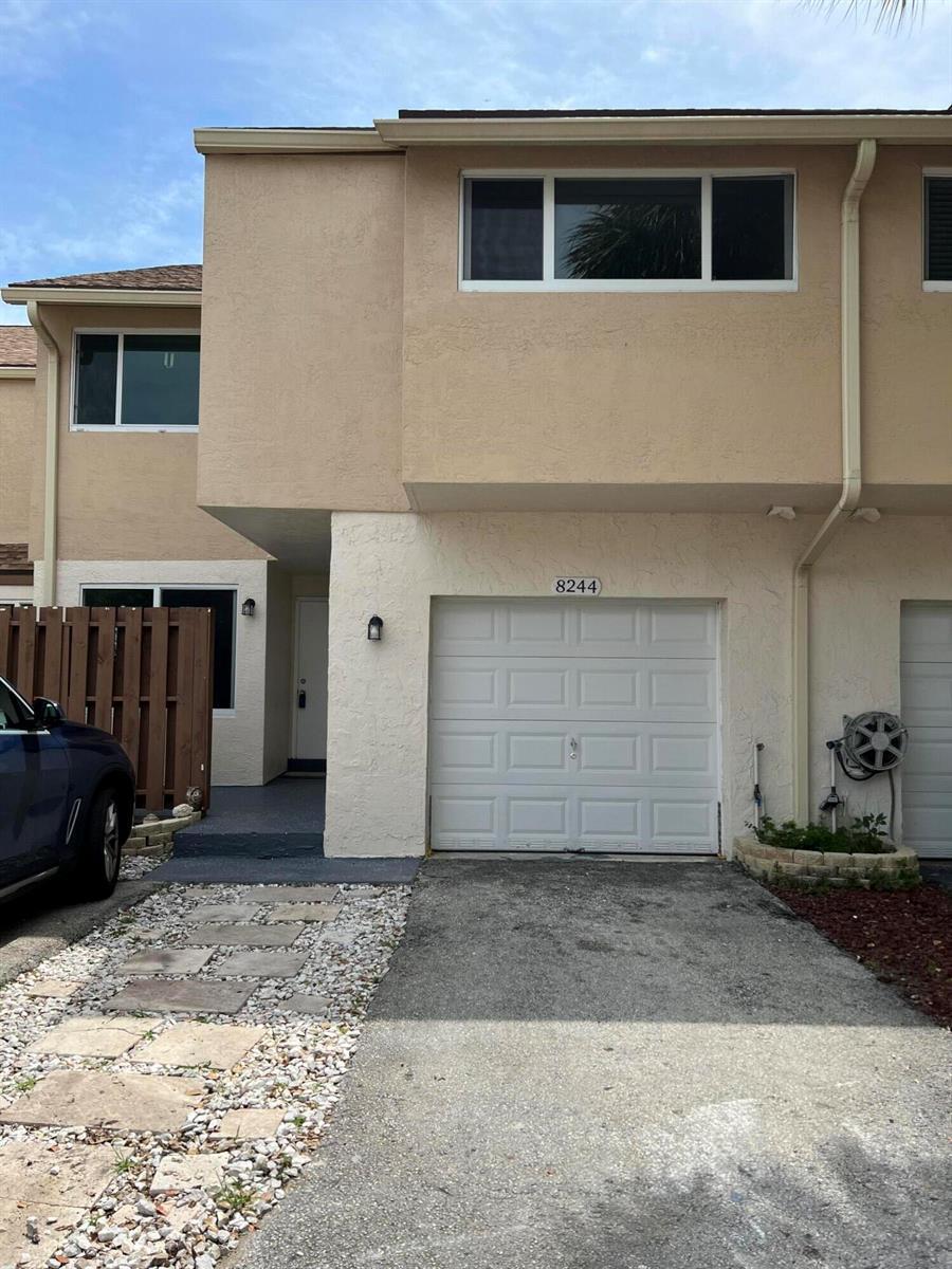 8244 NW 9th Street # 5, Plantation FL 33324