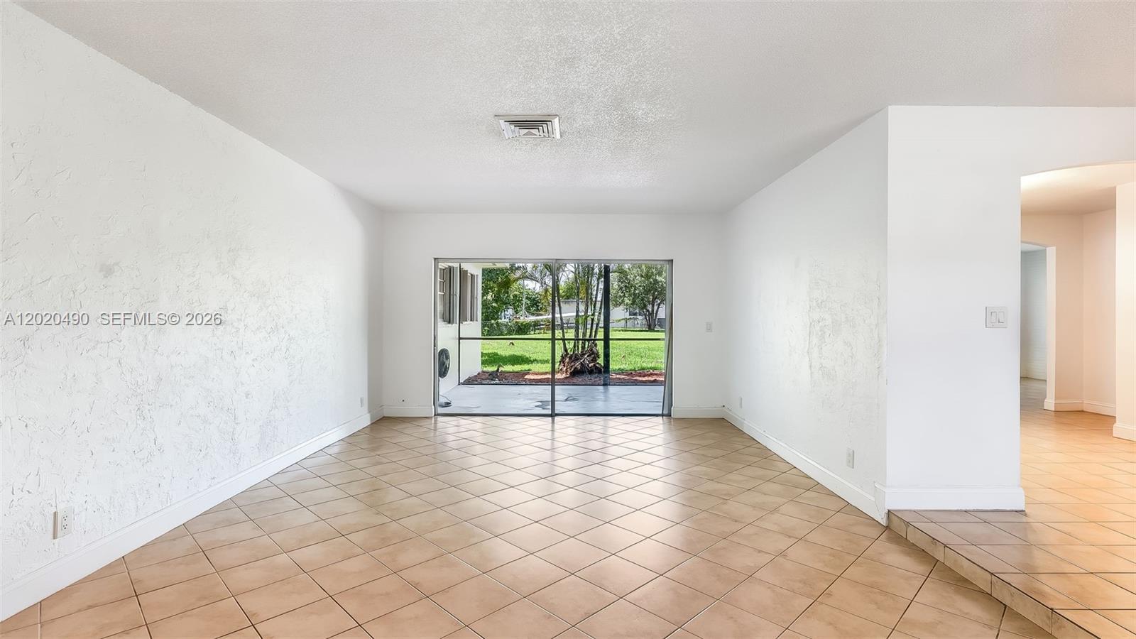 500 NW 96th Ter, Pembroke Pines FL 33024 photo 2