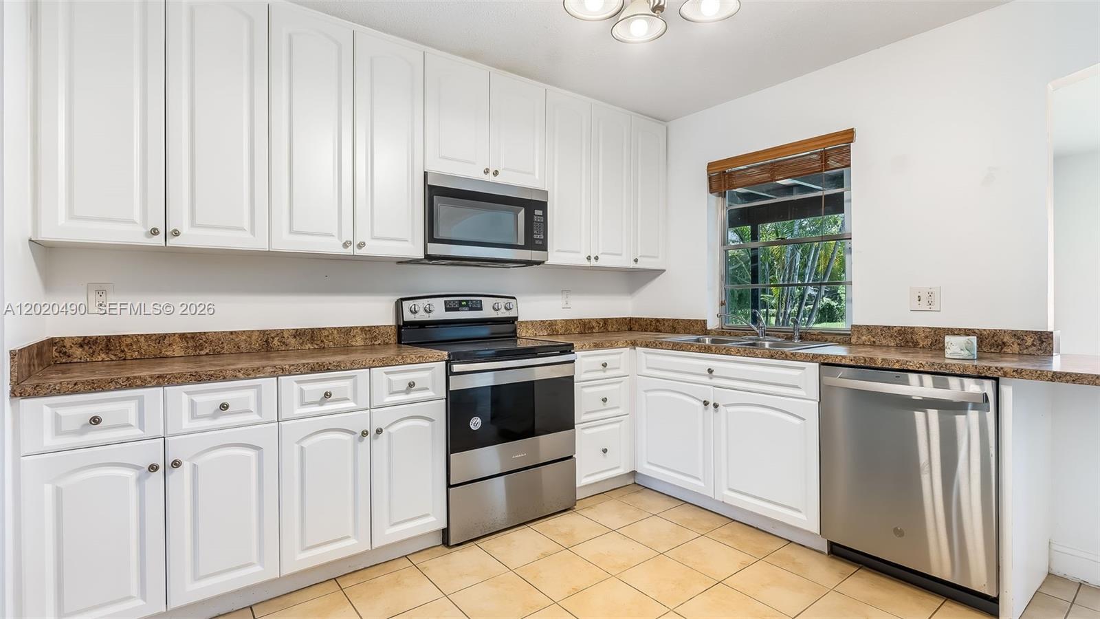 500 NW 96th Ter, Pembroke Pines FL 33024 photo 4