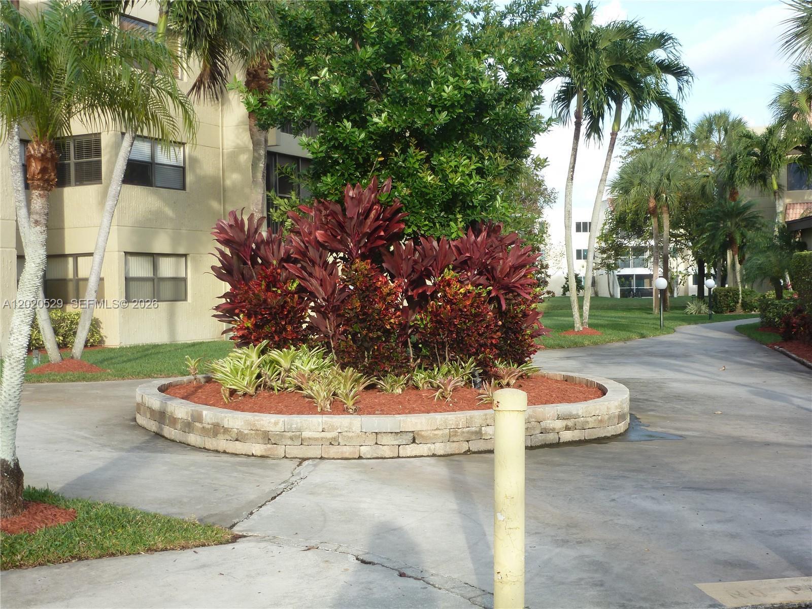 220 Lakeview Dr # 212, Weston FL 33326 photo 2