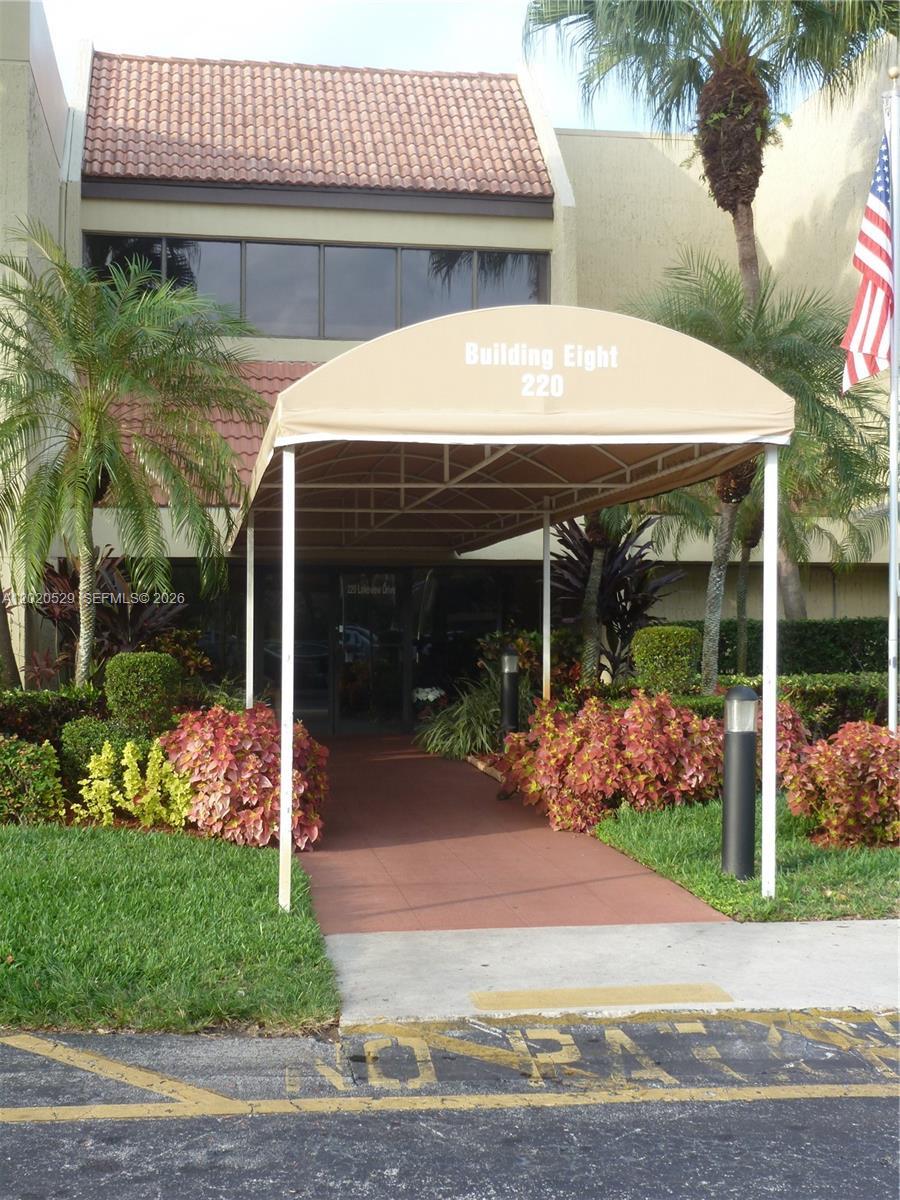 220 Lakeview Dr # 212, Weston FL 33326