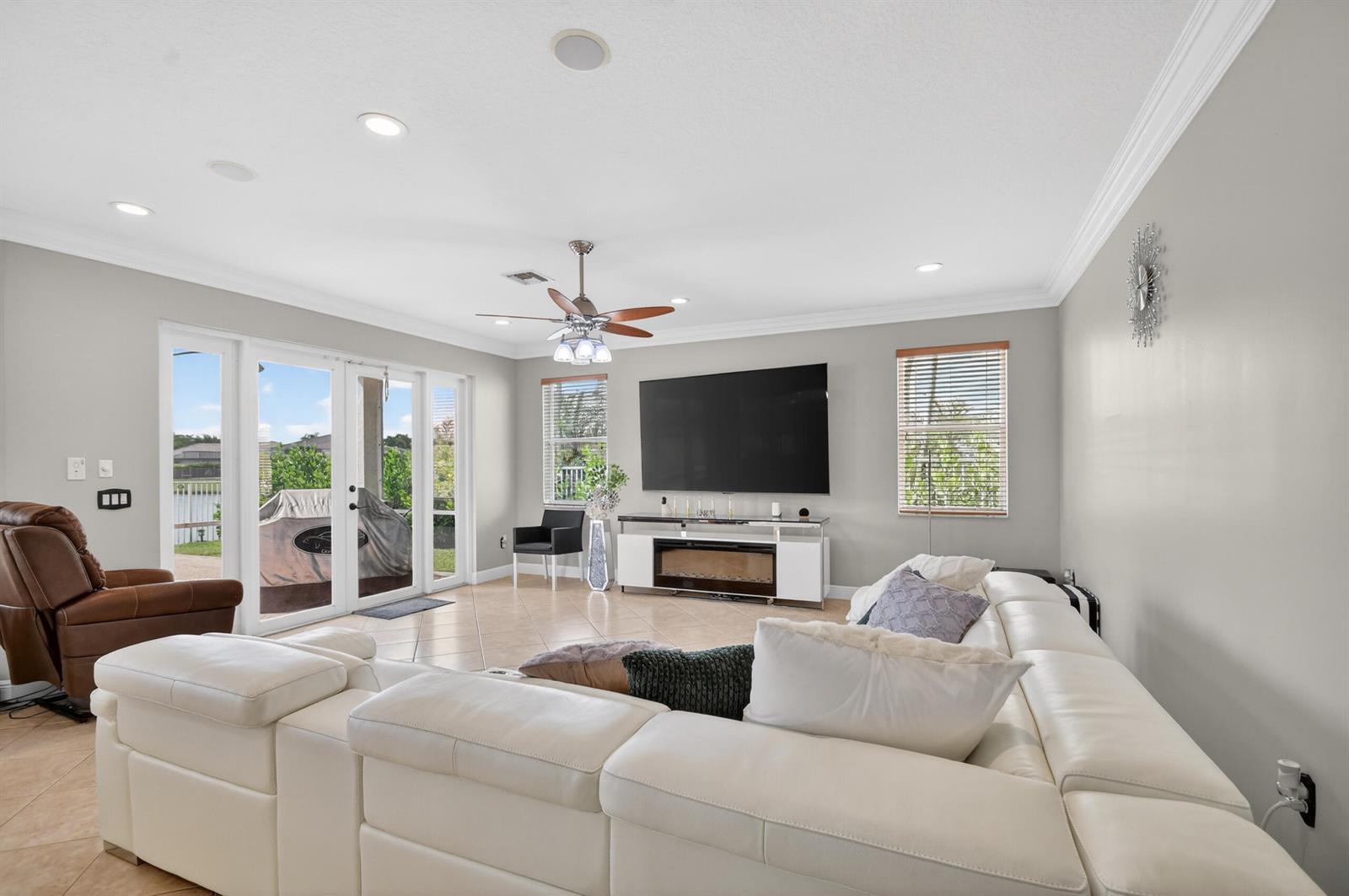 2214 Ridgewood Circle, Royal Palm Beach FL 33411 photo 5