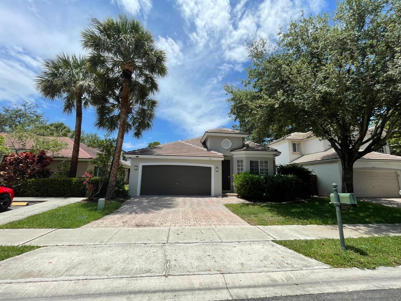 1806 NW 98th Avenue NW, Pembroke Pines FL 33024 photo 2