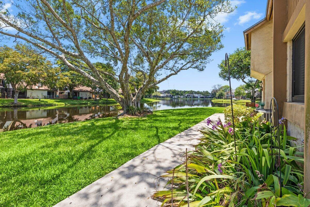28 Wimbledon Lake Drive # 222, Plantation FL 33324