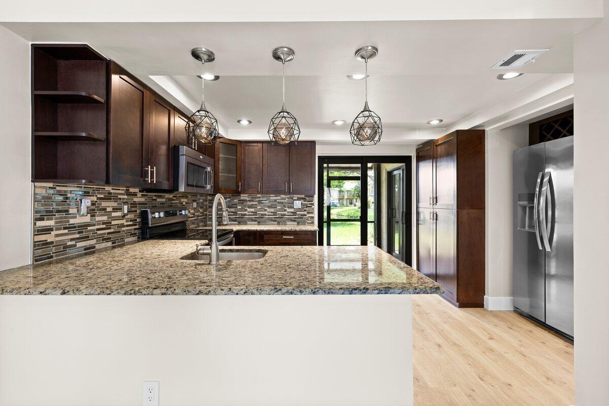 28 Wimbledon Lake Drive # 222, Plantation FL 33324 photo 4