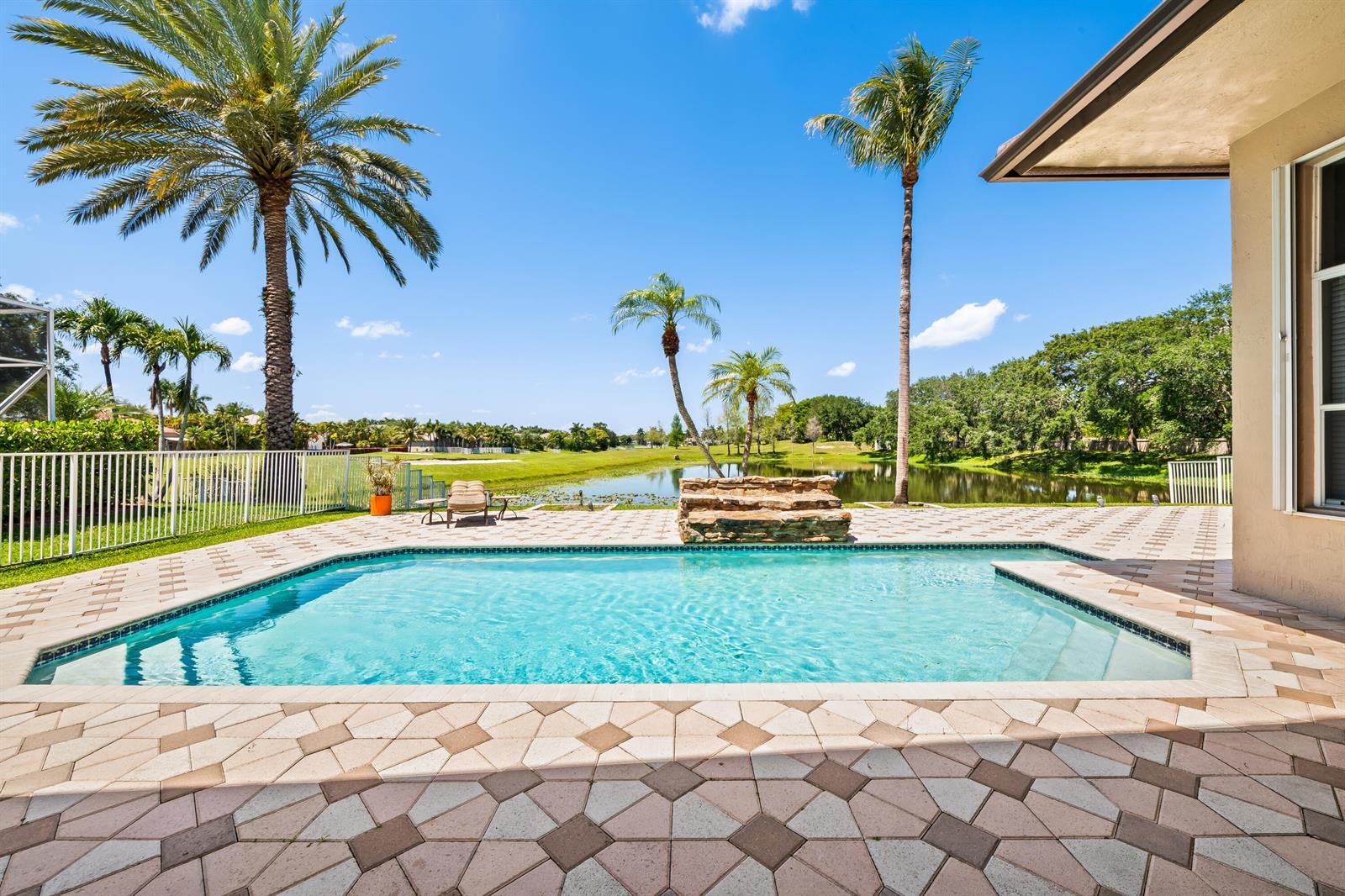 8027 N Savannah Circle, Davie FL 33328 photo 2