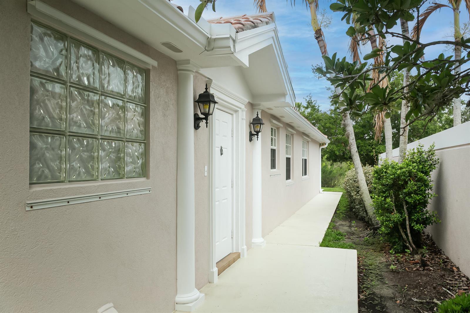 10714 SW Elsinore Drive, Port St. Lucie FL 34987 photo 3