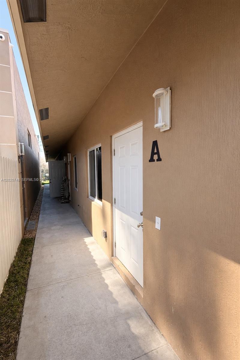 1015 NW 8th Ave # B, Fort Lauderdale FL 33311 photo 2