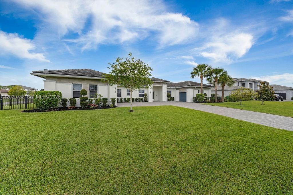 2031 Meadows Dr, Davie FL 33324 photo 2