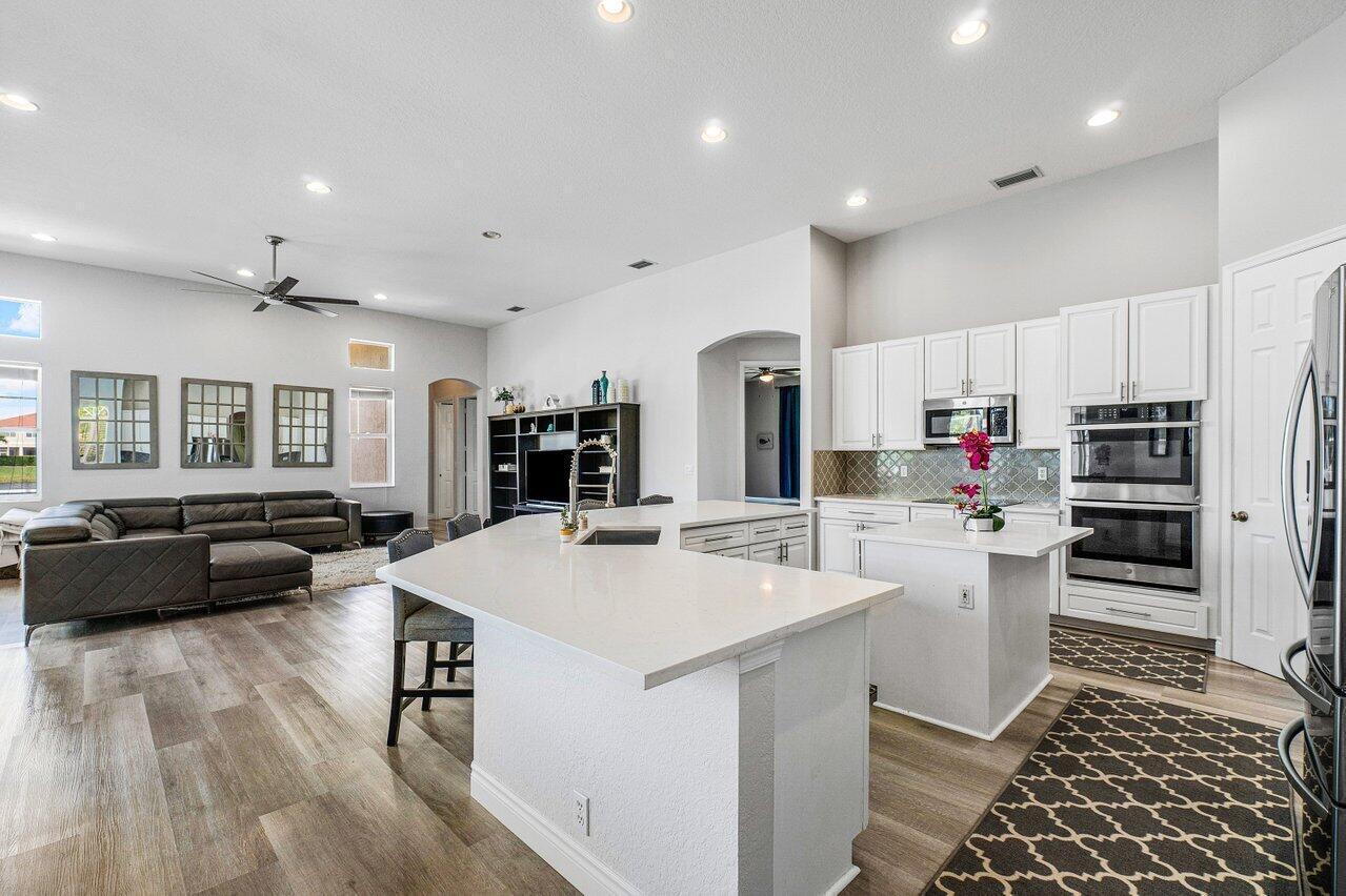 11750 Osprey Pointe Circle, Wellington FL 33449 photo 2