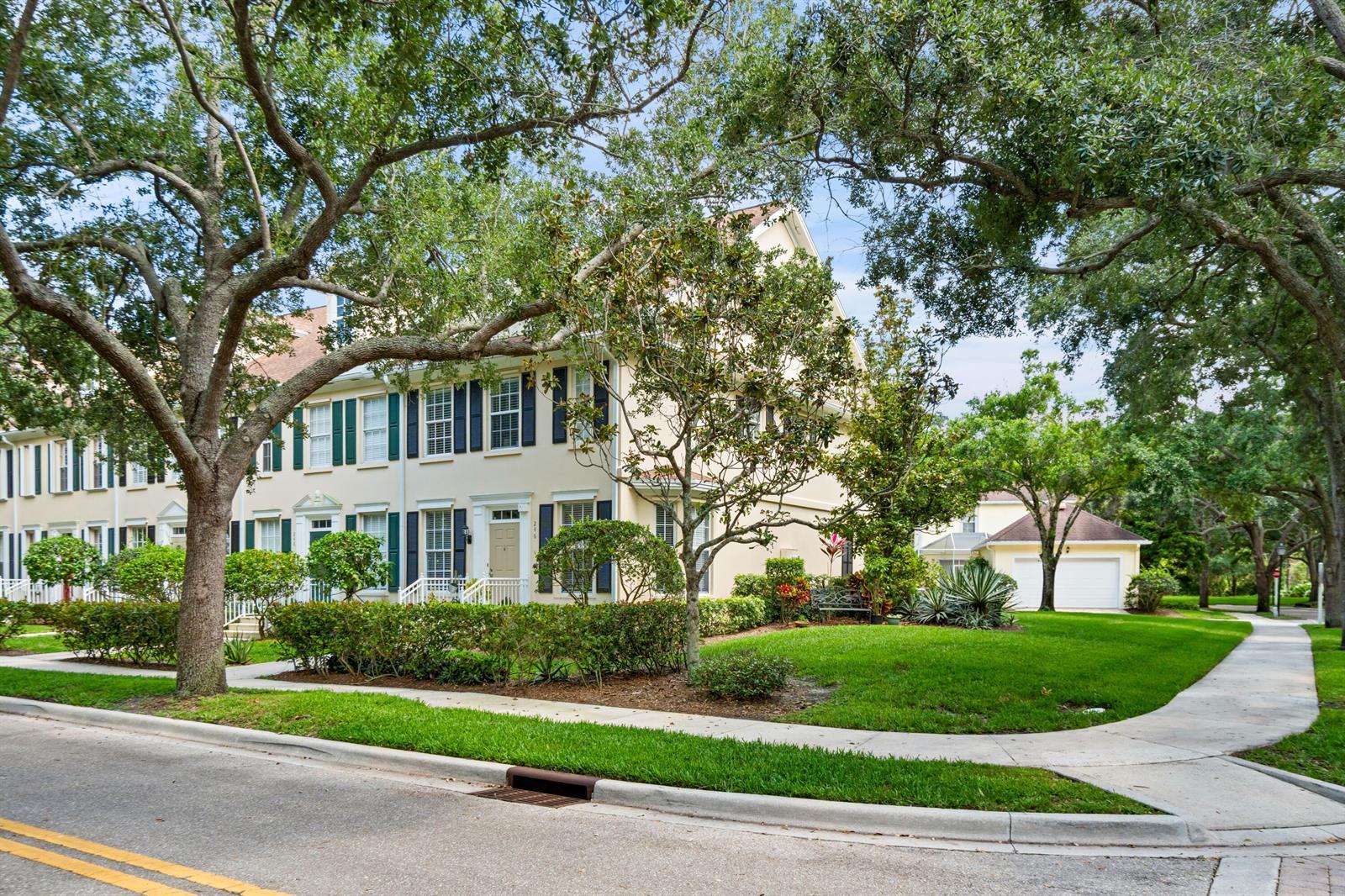 246 Iris Drive, Jupiter FL 33458 photo 2