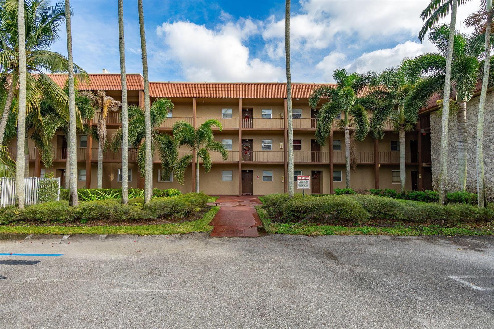 120 Sparrow Drive # 315, Royal Palm Beach FL 33411
