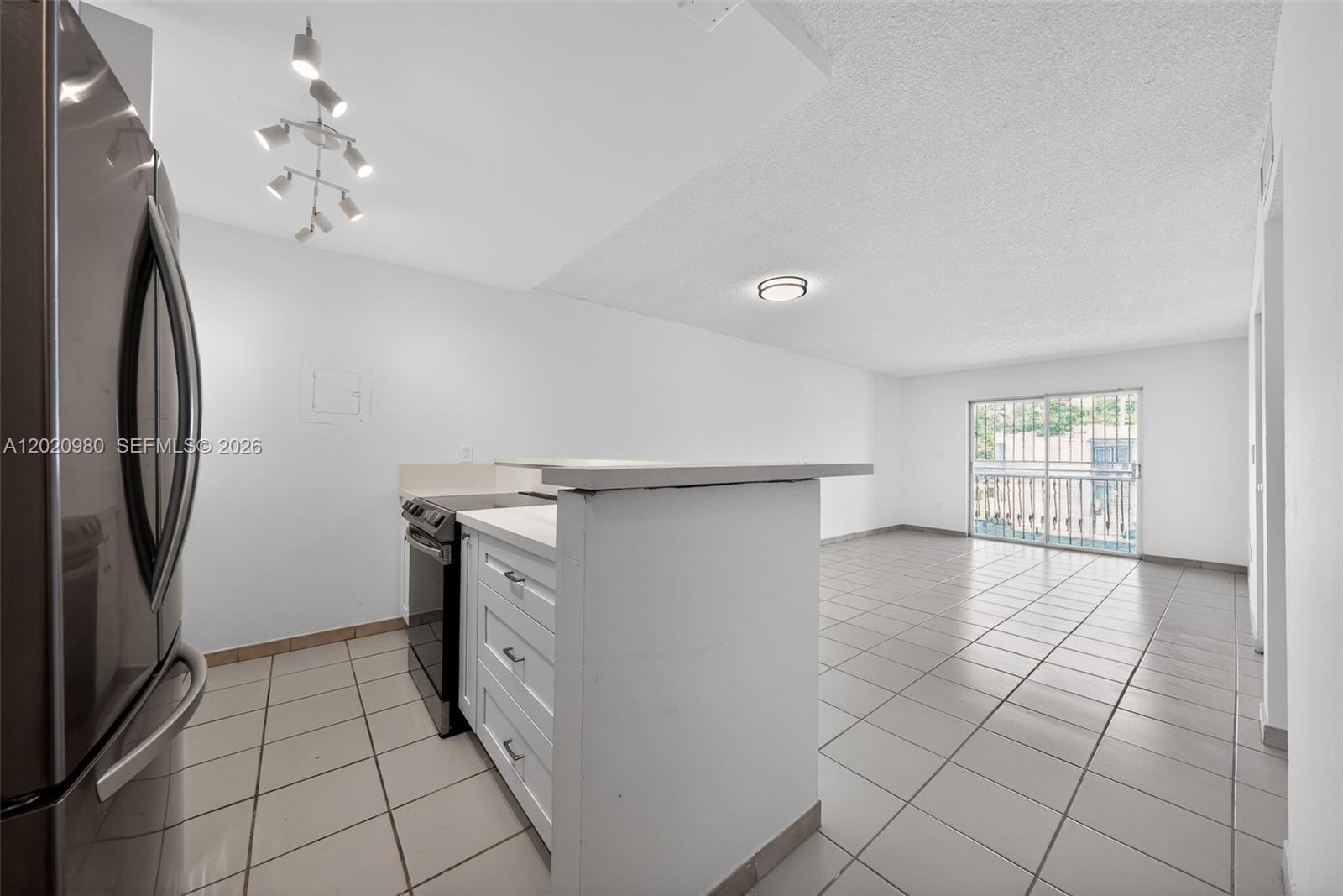 145 SW 30TH CT # B208, Miami FL 33135 photo 4