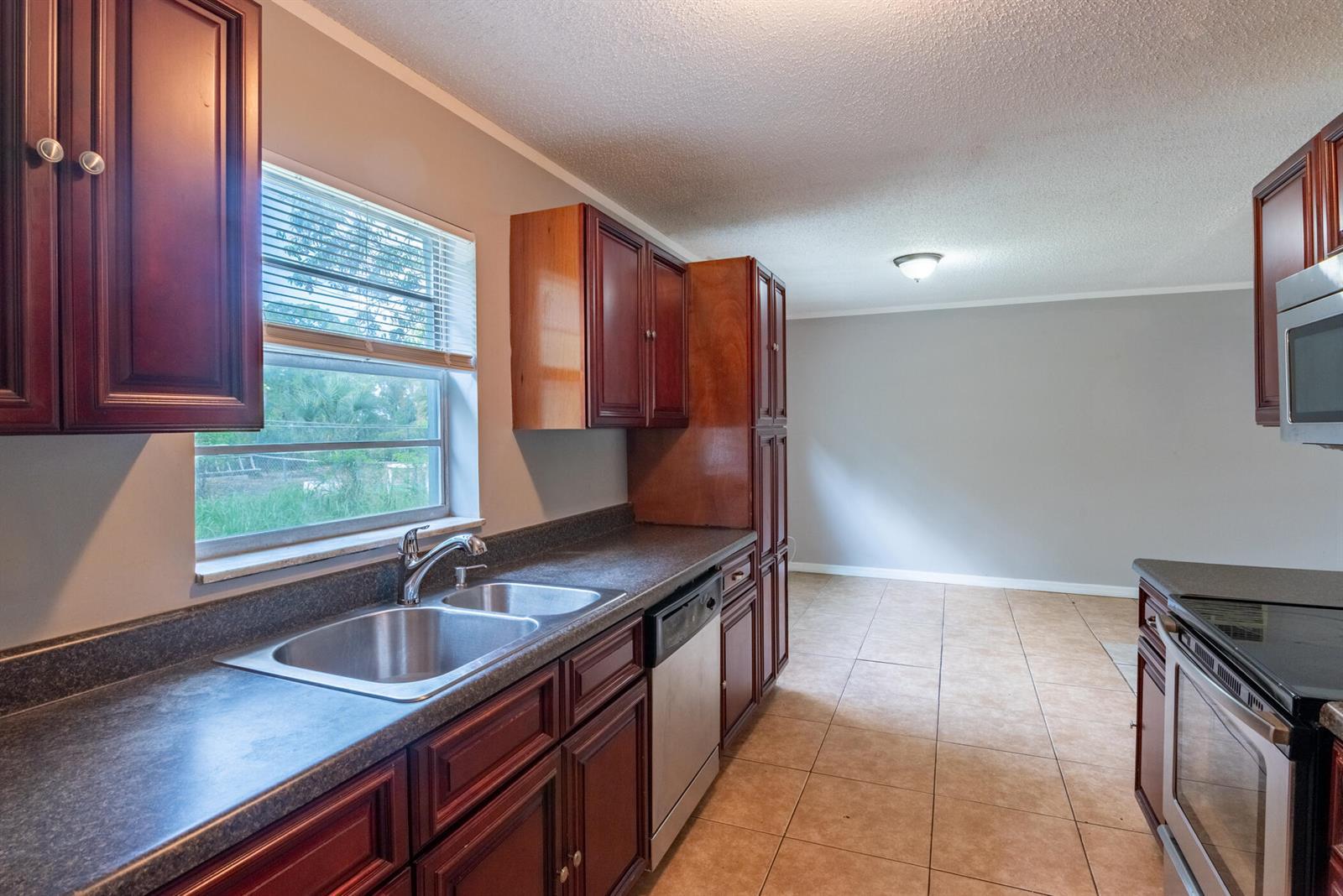 1218 Giller Avenue, Mangonia Park FL 33407 photo 3