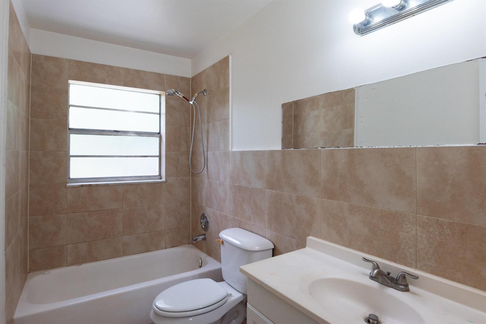 1218 Giller Avenue, Mangonia Park FL 33407 photo 5