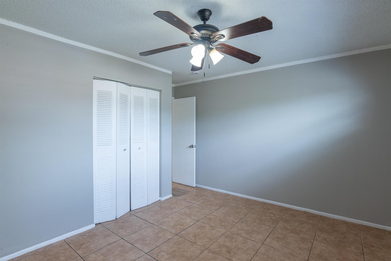 1218 Giller Avenue, Mangonia Park FL 33407 photo 4