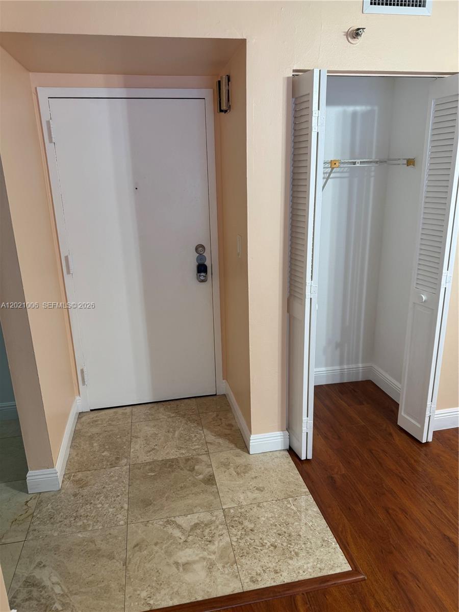 901 Hillcrest Dr # 208, Hollywood FL 33021