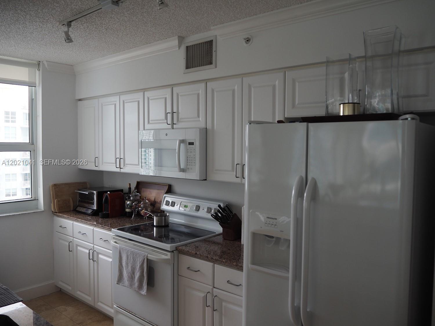 1155 BRICKELL BAY DR # 3102, Miami FL 33131 photo 4