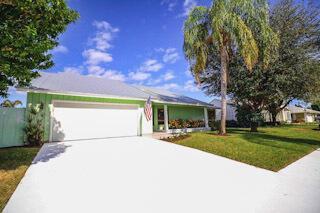 65 W Pinehill Trl W, Tequesta FL 33469