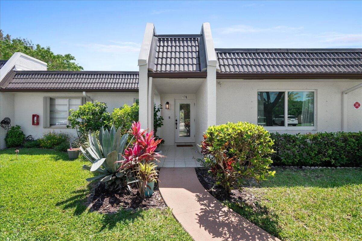 178 Lake Susan Lane, West Palm Beach FL 33411 photo 2