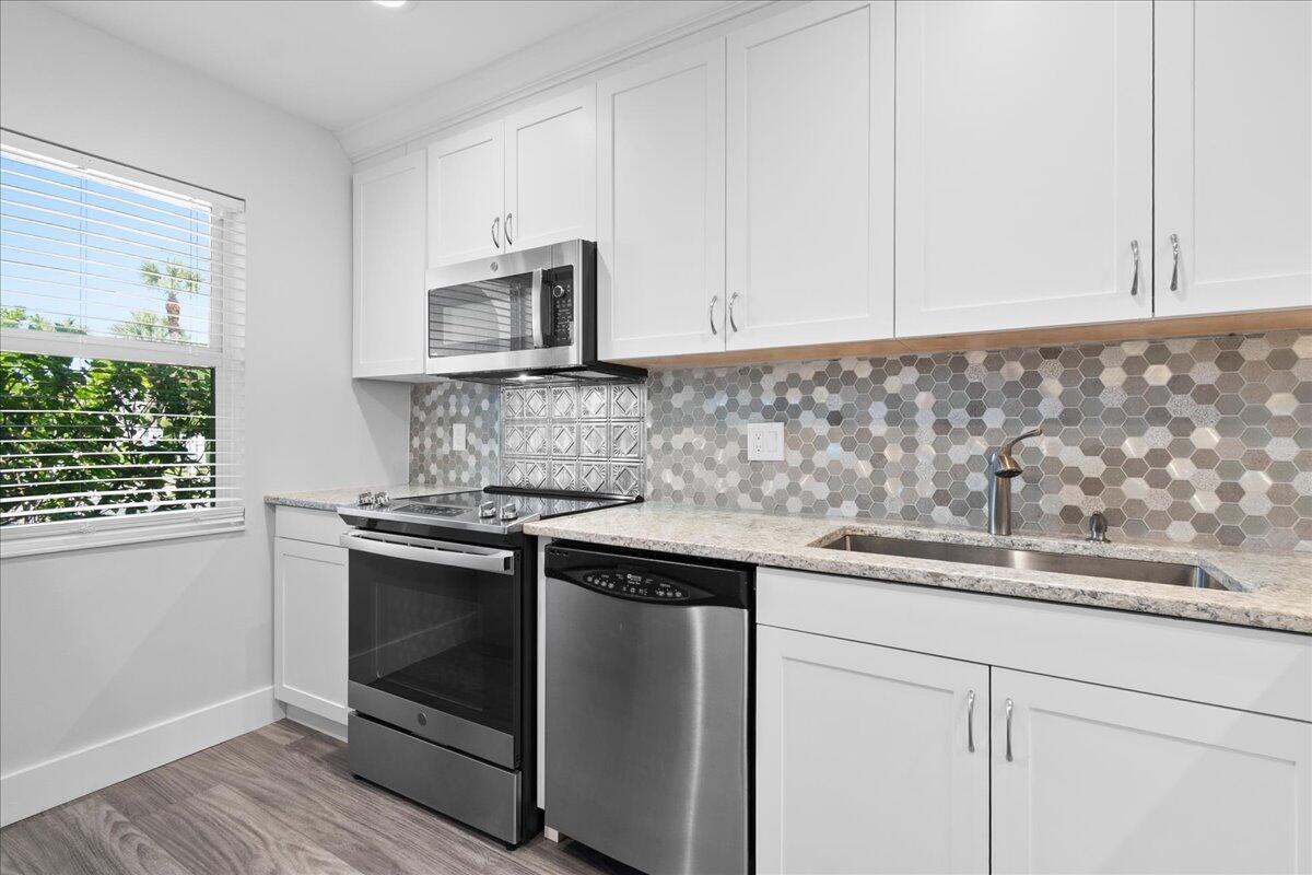 178 Lake Susan Lane, West Palm Beach FL 33411