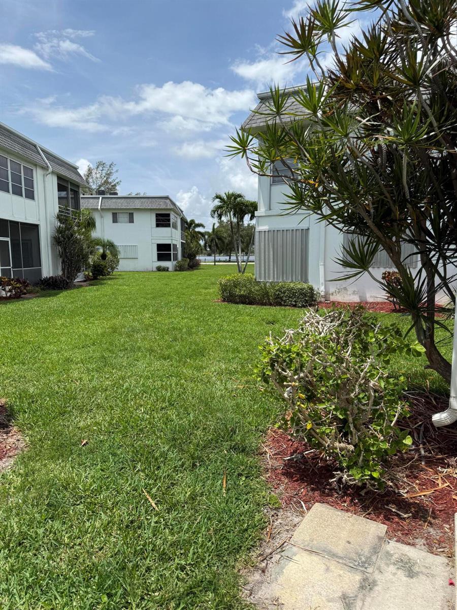 3040 Lake Osborne Drive # 111, FL 33461 photo 2
