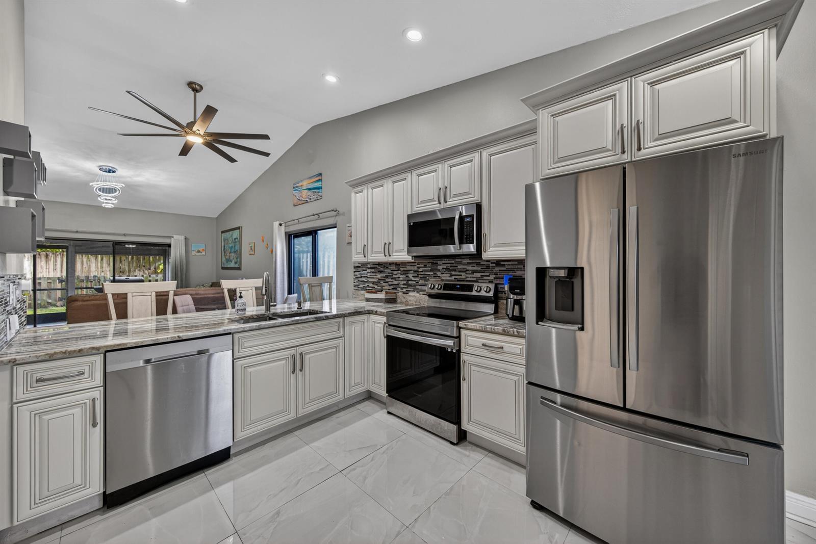1036 E Lakes Drive, Pompano Beach FL 33064 photo 2