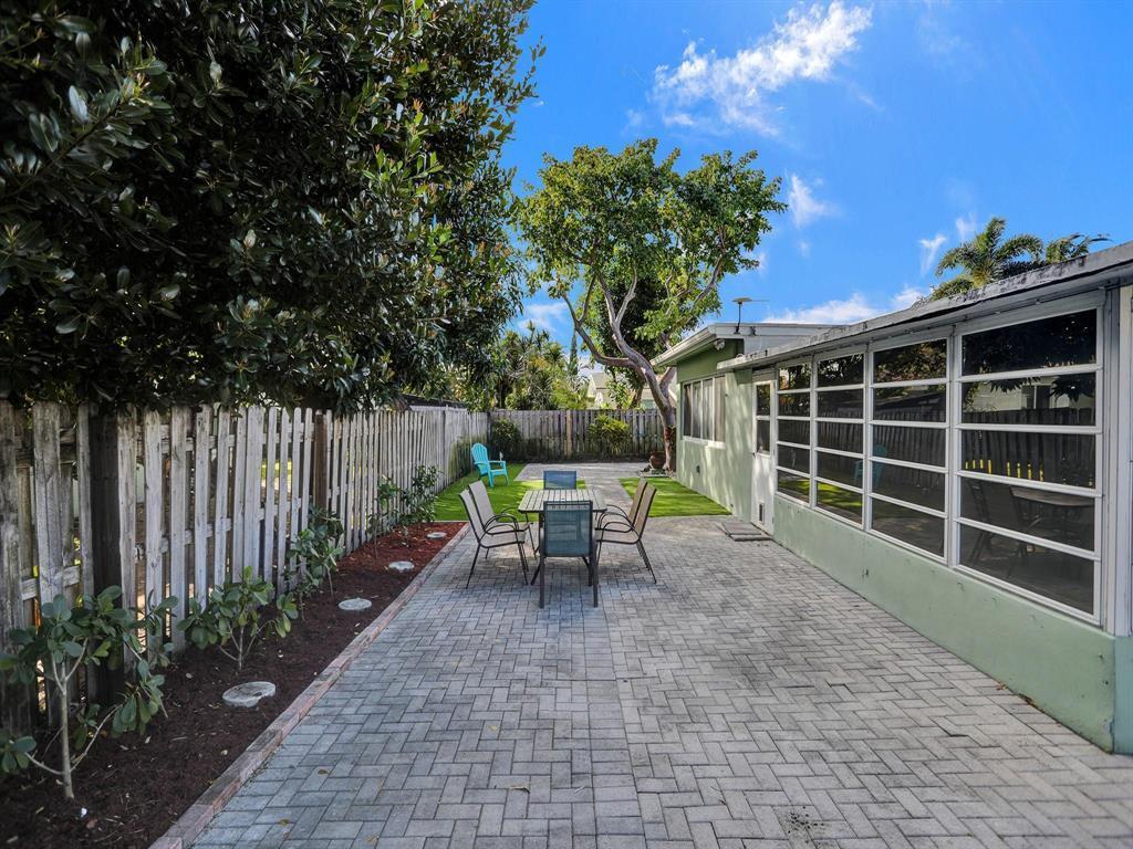 708 NE 24th Avenue, Pompano Beach FL 33062 photo 2