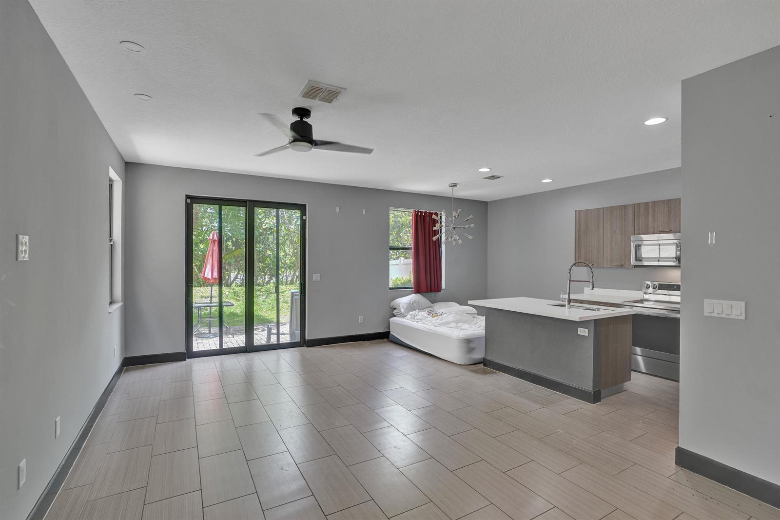 5902 NW 46th Lane, Tamarac FL 33319 photo 4