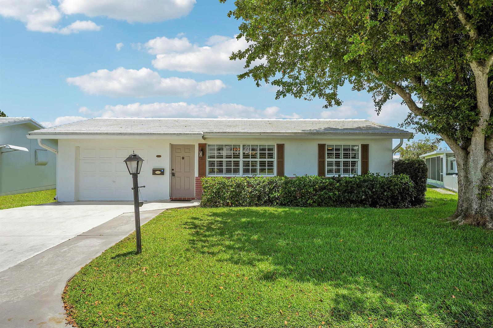614 SW Golf Drive, Boynton Beach FL 33426