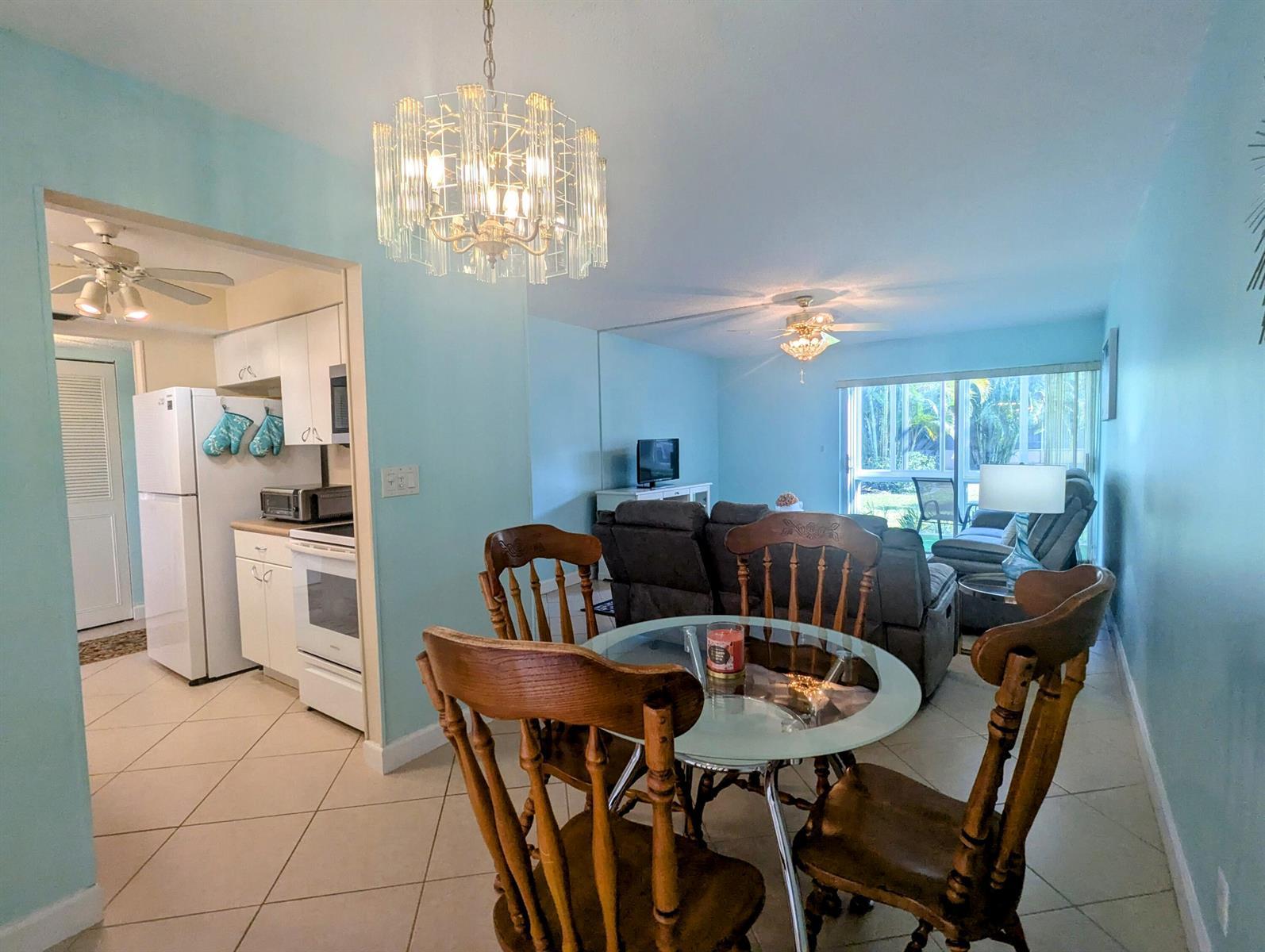 23 Golfs Edge A, West Palm Beach FL 33417