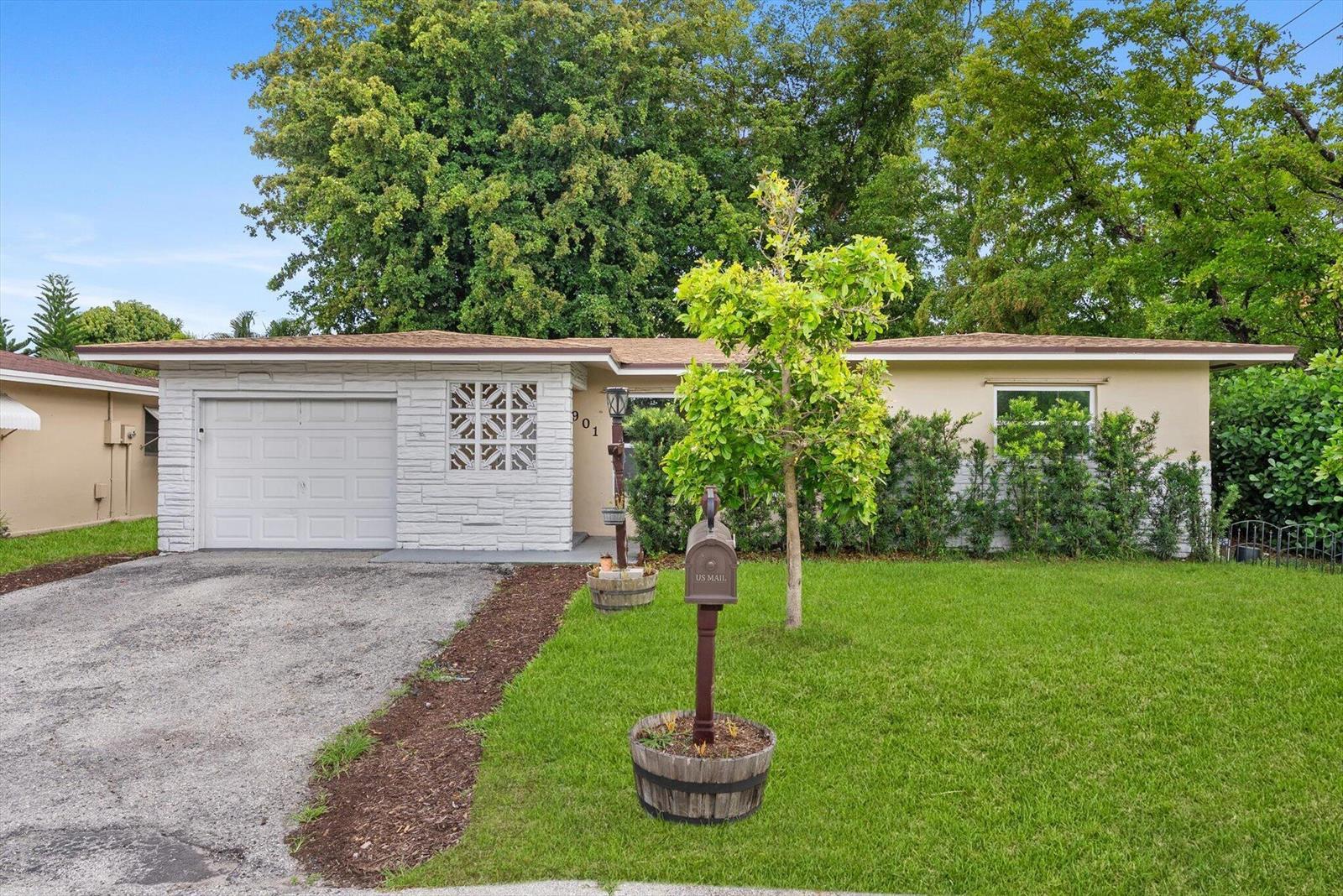 901 NW 49th Street, Deerfield Beach FL 33064 photo 2