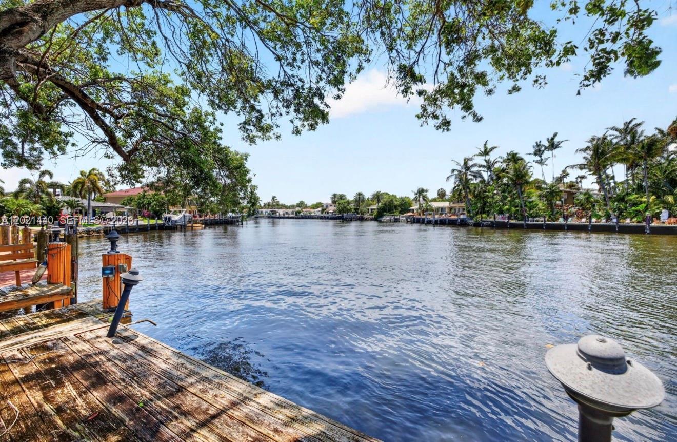 2433 Middle River Dr, Fort Lauderdale FL 33305 photo 2
