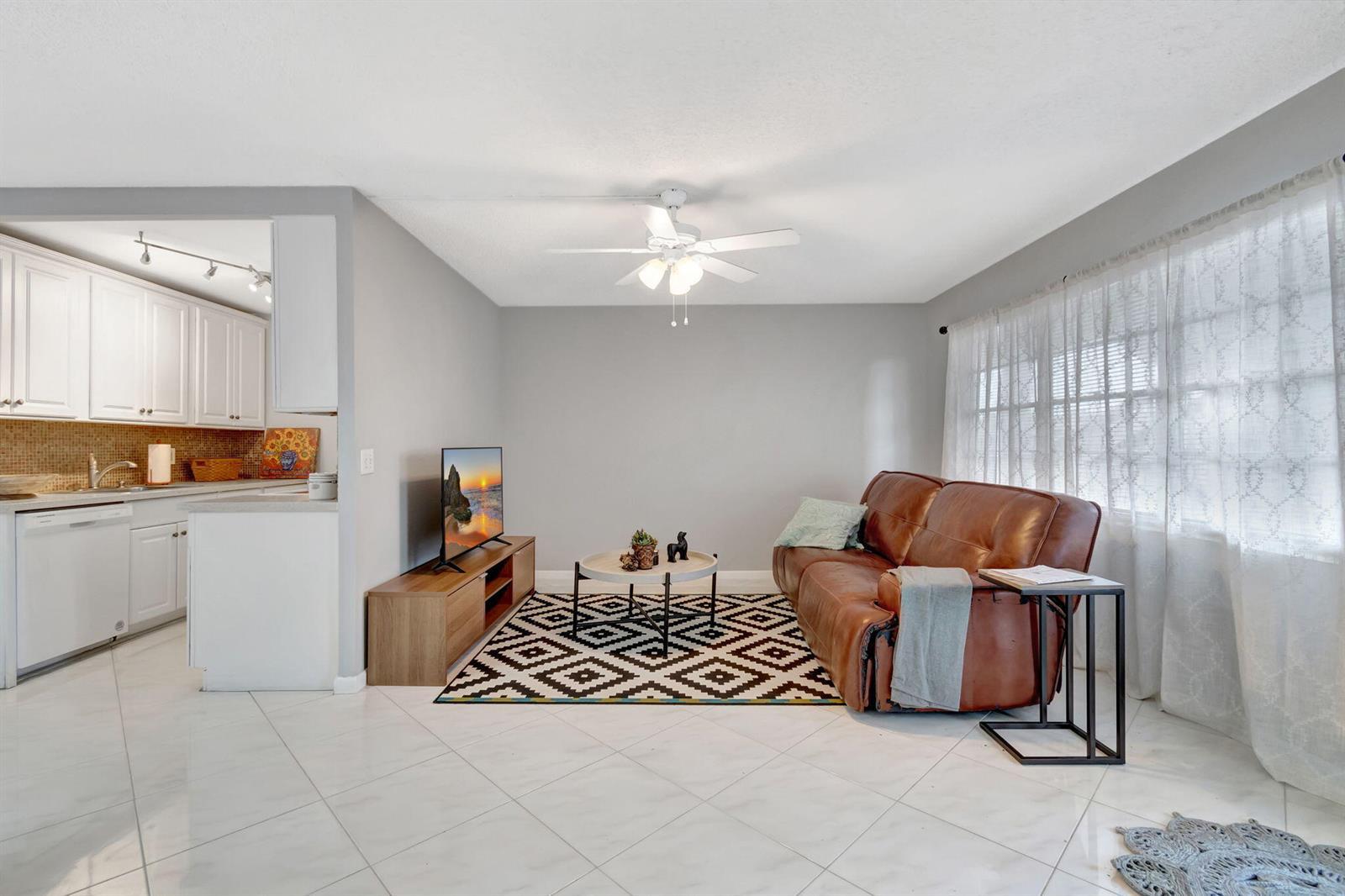 3031 Cornwall B, Boca Raton FL 33434 photo 3