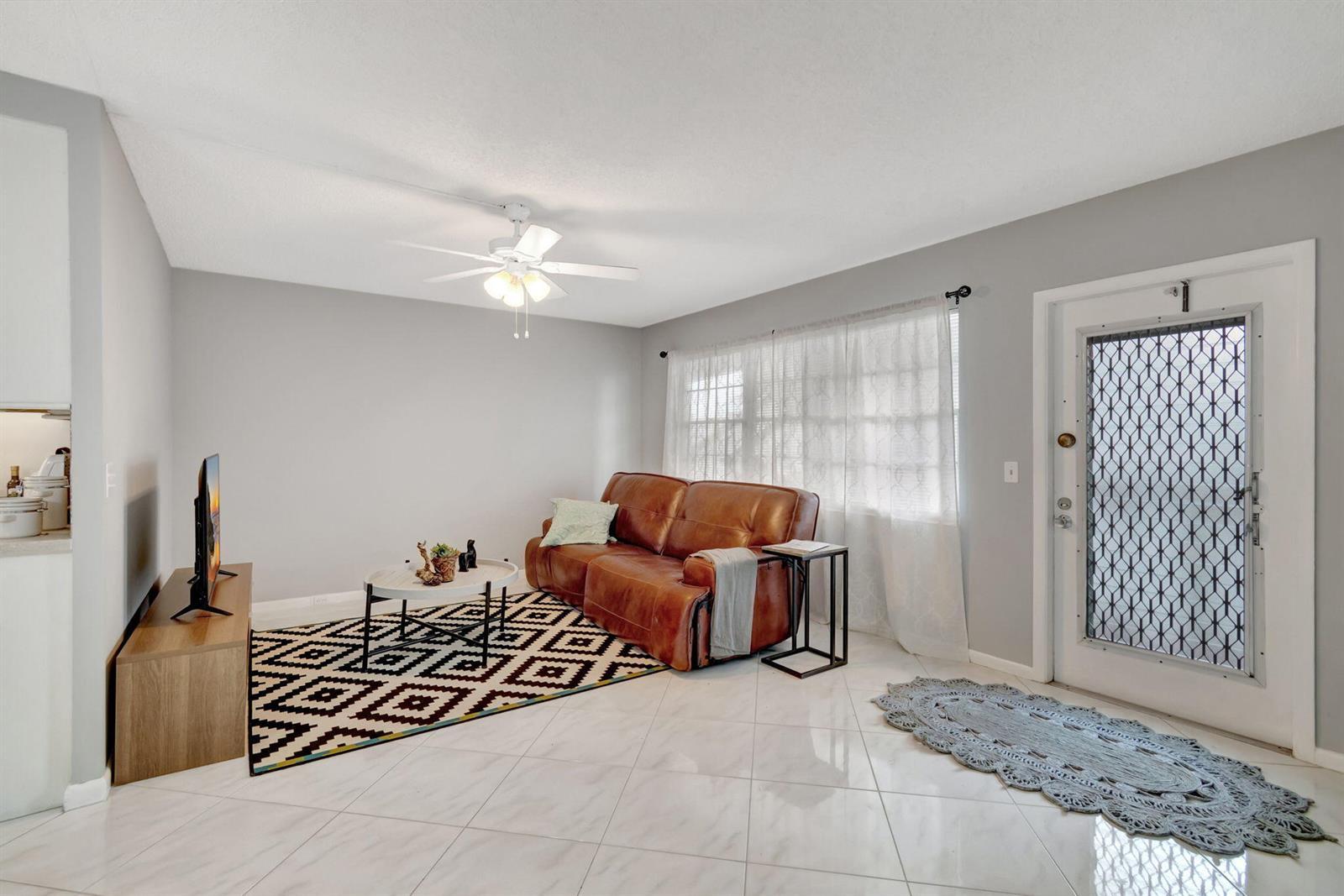 3031 Cornwall B, Boca Raton FL 33434 photo 4