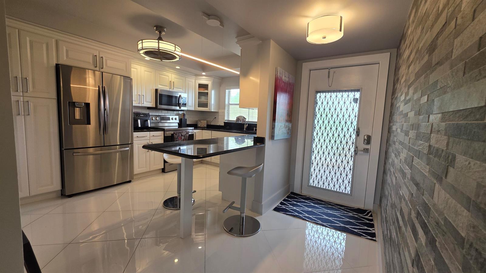 9301 Sunrise Lakes Boulevard # 306, Sunrise FL 33322 photo 2