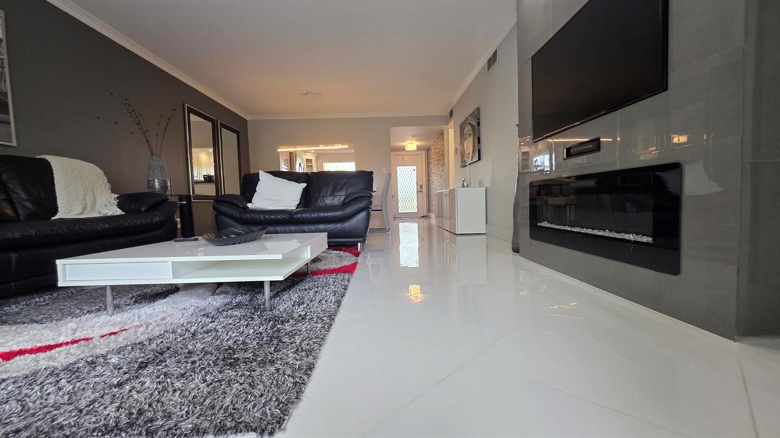 9301 Sunrise Lakes Boulevard # 306, Sunrise FL 33322