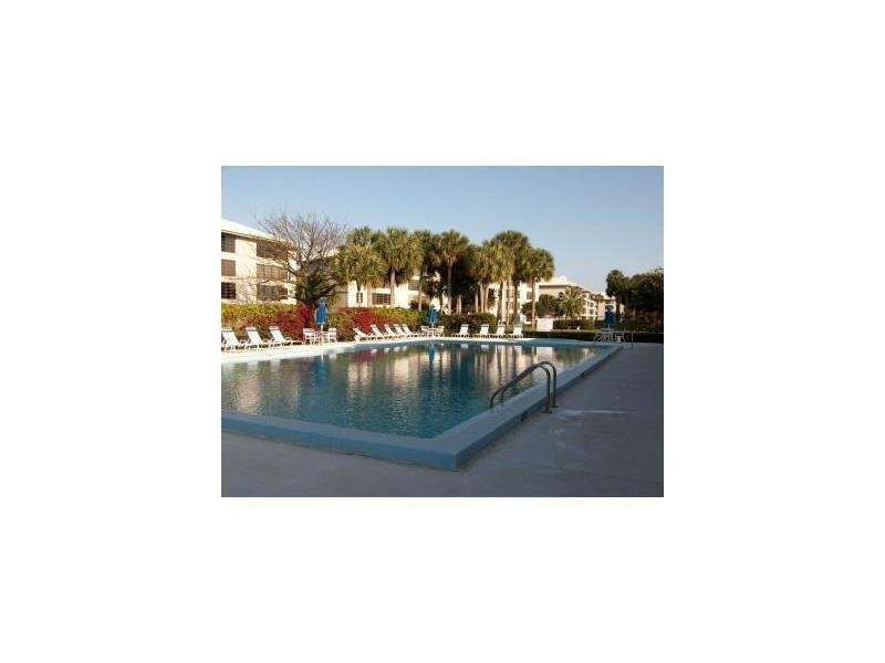 3650 Whitehall Drive # 403, West Palm Beach FL 33401 photo 4